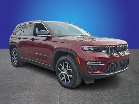 Used 2025 Jeep Grand Cherokee Limited AWD/4WD image 3