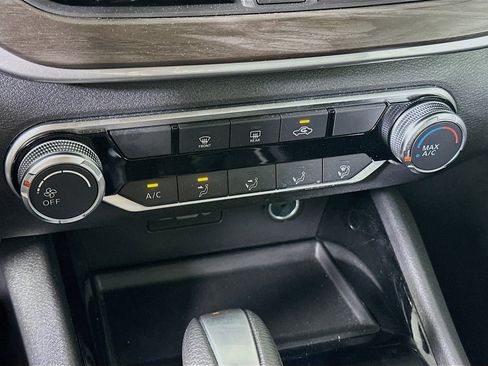 Used 2024 Nissan Altima 2.5 SV FWD image 23
