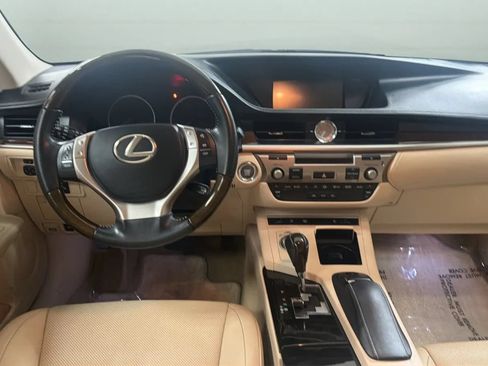 Used 2014 Lexus ES 350 w/ Luxury Package FWD image 12