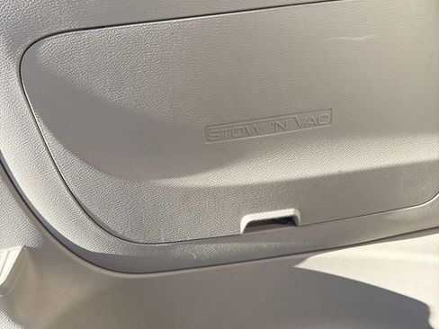 Used 2021 Chrysler Pacifica Touring-L w/ Uconnect Theater Family Group image 6