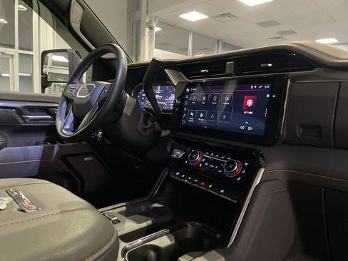 Used 2025 GMC Sierra 2500 AT4 w/ AT4 Premium Plus Package image 36