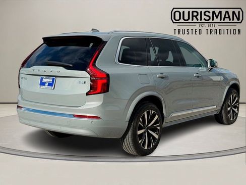 New 2025 Volvo XC90 B6 Core w/ Climate Package image 7