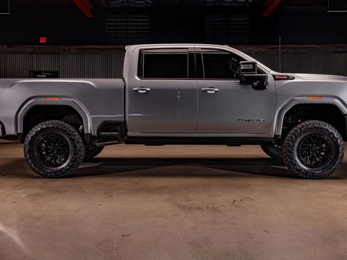 Used 2026 GMC Sierra 2500 AT4 w/ AT4 Premium Plus Package AWD/4WD image 11