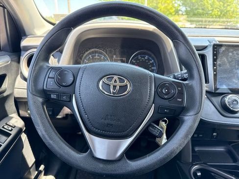 Used 2018 Toyota RAV4 LE w/ Carpet Mat Package AWD/4WD image 19