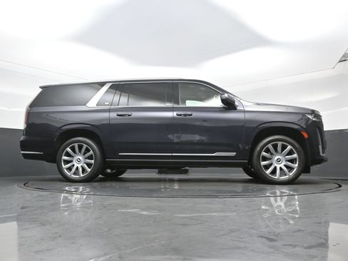 Used 2023 Cadillac Escalade ESV Premium Luxury Platinum AWD/4WD image 36