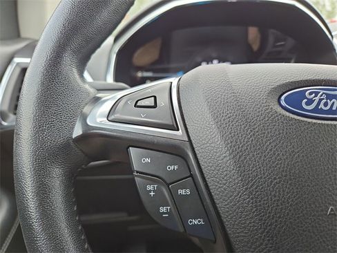 Used 2021 Ford Edge Titanium image 19