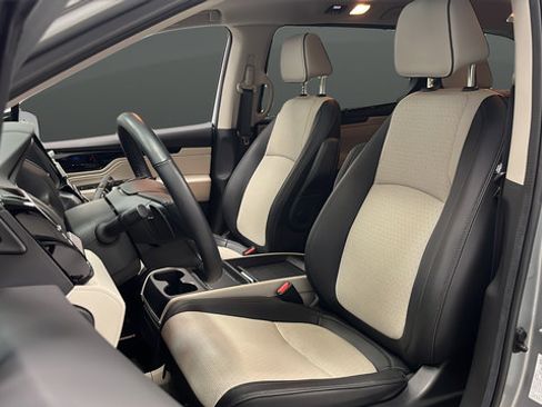 Used 2025 Honda Odyssey Elite image 9