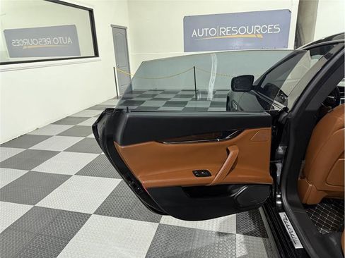 Used 2016 Maserati Quattroporte S image 15