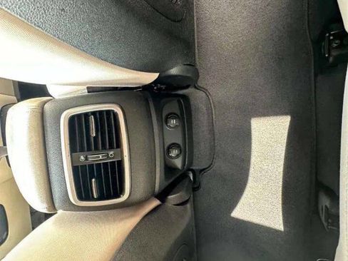 Used 2020 Kia Sorento LX image 55