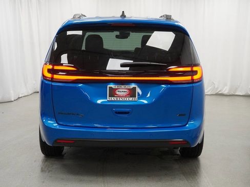 New 2026 Chrysler Pacifica Select image 10