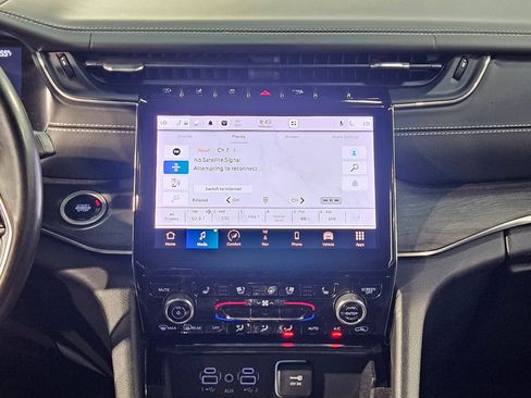 Used 2021 Jeep Grand Cherokee L Overland w/ Luxury Tech Group IV image 16