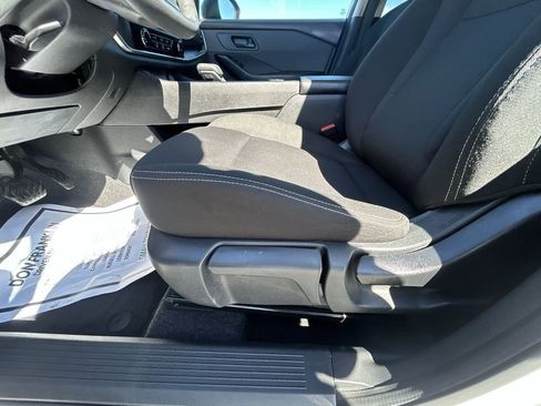 Used 2023 Nissan Rogue S image 18