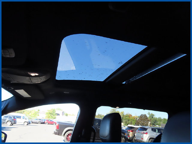 Used 2026 Chrysler Pacifica Limited w/ S Appearance Package FWD image 16