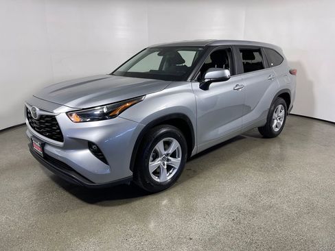 Certified 2025 Toyota Highlander LE image 7