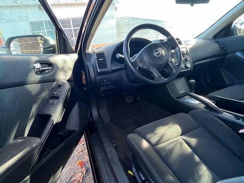 Used 2010 Nissan Altima 3.5 SR w/ Premium Pkg image 2