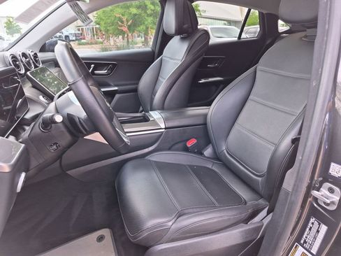 Used 2024 Mercedes-Benz GLC 300 4MATIC image 19