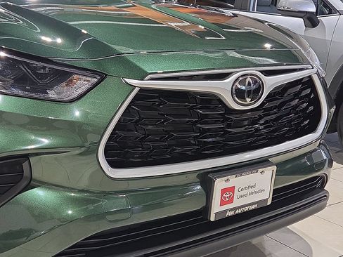 Used 2023 Toyota Highlander L FWD image 7