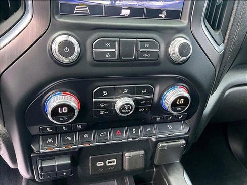 Used 2020 GMC Sierra 1500 AT4 w/ Off-Road Performance Package AWD/4WD image 24