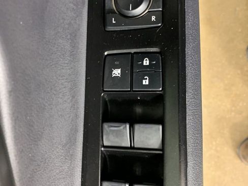 Used 2022 Lexus UX 200 w/ Accessory Package (Z1) FWD image 17