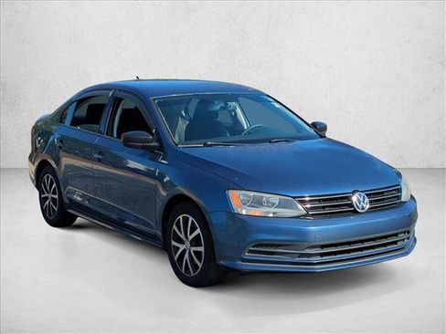Used 2016 Volkswagen Jetta SE image 3