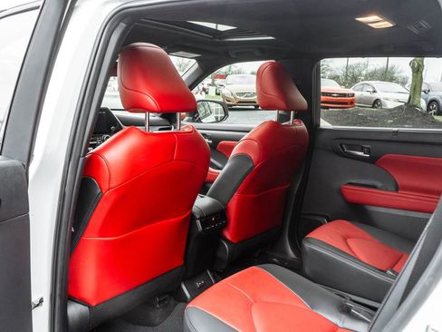 Used 2025 Toyota Highlander XSE AWD/4WD image 30