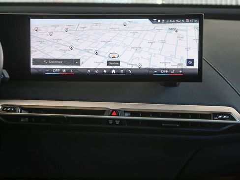 Used 2025 BMW iX xDrive50 image 10