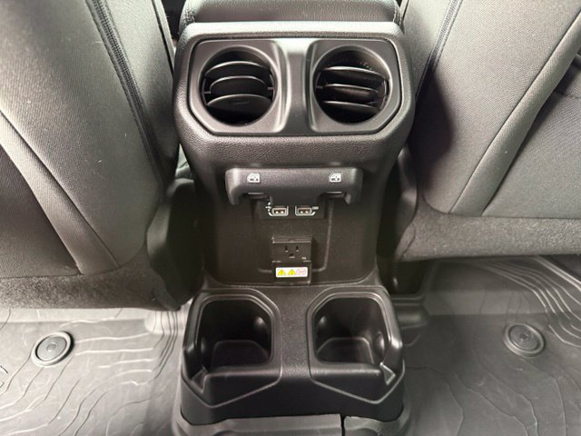Used 2018 Jeep Wrangler Unlimited Sahara AWD/4WD image 32