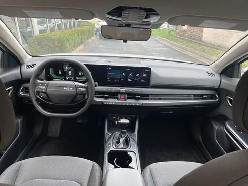 Used 2025 Kia K4 LXS image 32