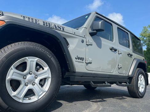Used 2022 Jeep Wrangler Unlimited Sport image 5