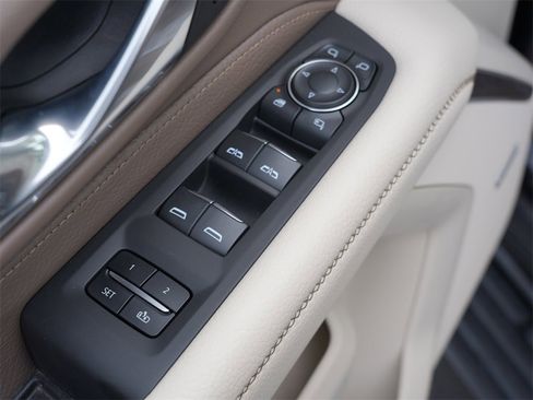 Used 2024 GMC Yukon XL Denali w/ Advanced Technology Package image 22