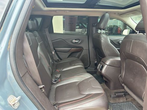 Used 2014 Jeep Cherokee Trailhawk w/ Technology Group AWD/4WD image 32