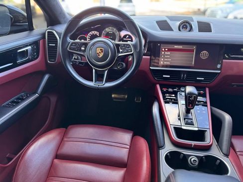 Used 2022 Porsche Cayenne GTS AWD/4WD image 21