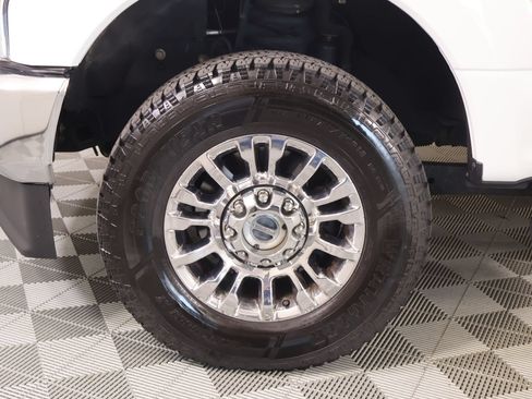 Used 2022 Ford F250 XLT w/ XLT Premium Package AWD/4WD image 18