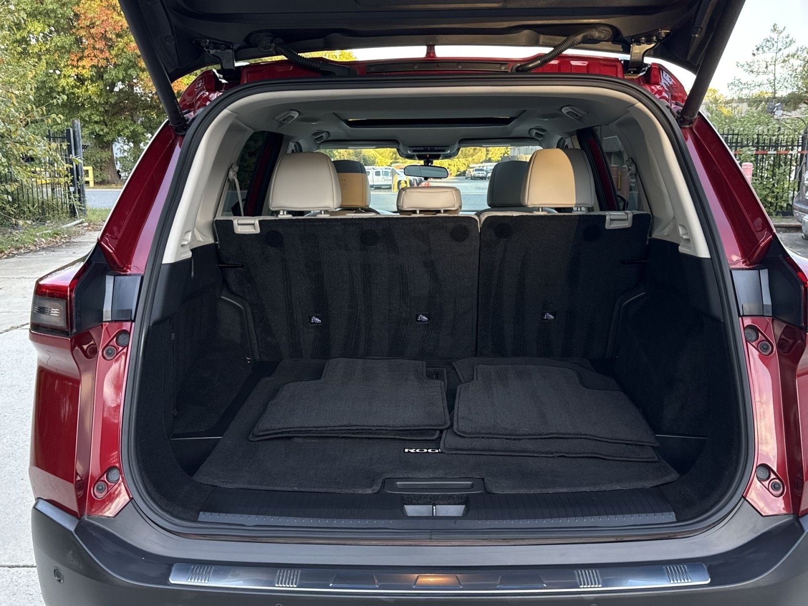 Used 2023 Nissan Rogue SV w/ SV Premium B Package FWD image 31