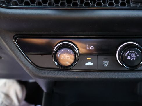 Used 2025 Honda HR-V LX image 29