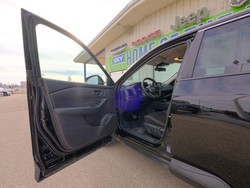 Used 2024 Nissan Rogue S image 25