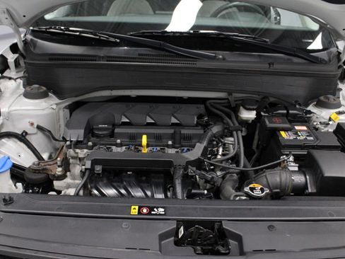 Used 2023 Hyundai Venue SEL FWD image 13