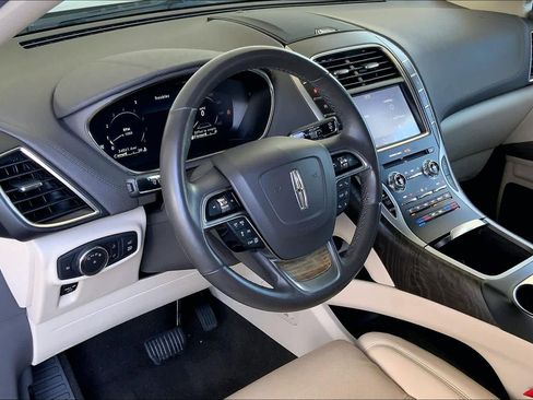 Used 2020 Lincoln Nautilus Reserve w/ Equipment Group 201A image 18