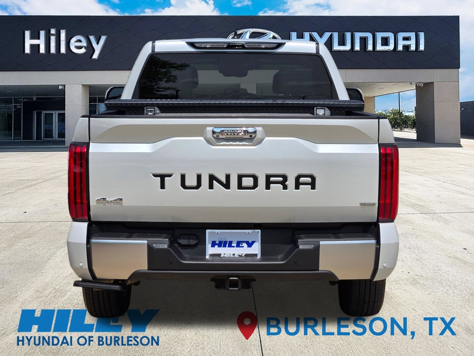 Used 2024 Toyota Tundra Limited w/ Power Package AWD/4WD image 5