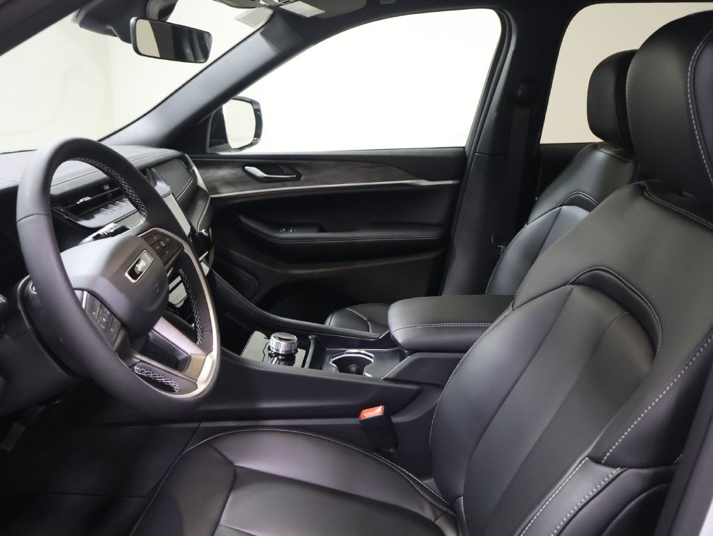 New 2027 Jeep Grand Cherokee Limited AWD/4WD image 9