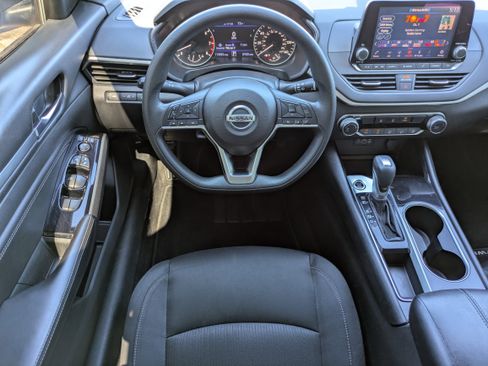 Used 2021 Nissan Altima 2.5 SV FWD image 4