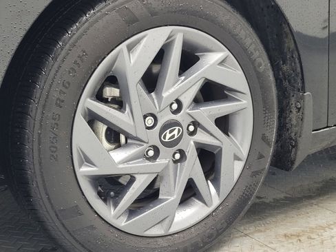 Used 2024 Hyundai Elantra SEL image 31