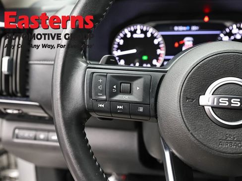 Used 2025 Nissan Pathfinder SV FWD image 15