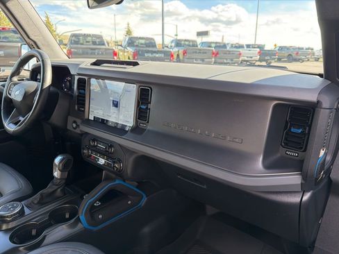 Used 2024 Ford Bronco Black Diamond AWD/4WD image 35