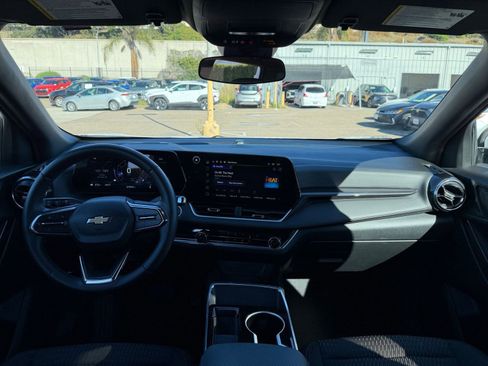 Used 2025 Chevrolet Equinox LT image 32