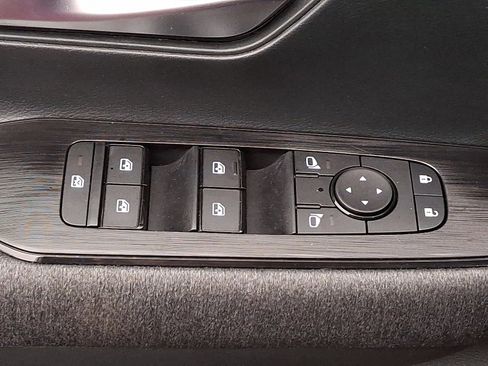 Used 2025 Nissan Kicks SV w/ Charging Package image 27