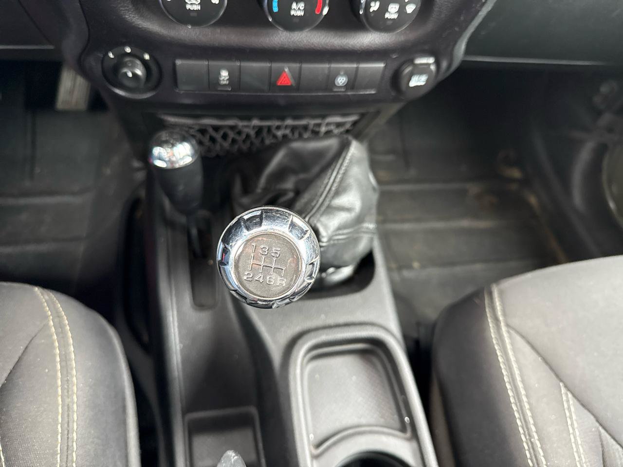 Used 2015 Jeep Wrangler Unlimited Rubicon w/ Connectivity Group AWD/4WD image 9