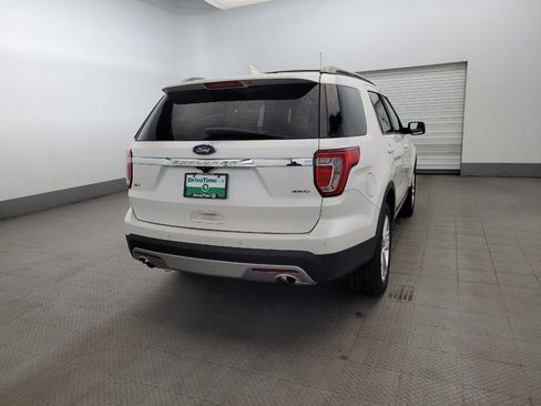 Used 2017 Ford Explorer XLT w/ Equipment Group 202A AWD/4WD image 7