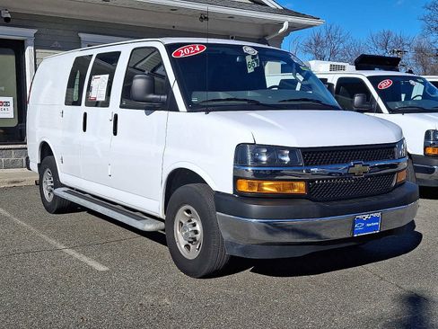 Used 2024 Chevrolet Express 2500 w/ Driver Convenience Package image 31