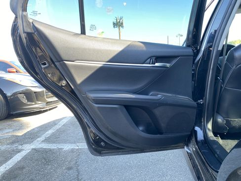 Used 2021 Toyota Camry XLE image 17